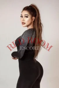 Эскортница Лия - грудь 3, рост 170 см, вес 64 кг, цвет волос Шатенки