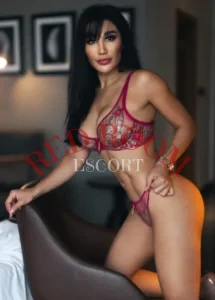Эскортница Мариям - грудь 3, рост 170 см, вес 52 кг, цвет волос Шатенки