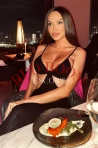 Эскортница Дженни - грудь 3, рост 175 см, вес 50 кг, цвет волос Шатенки