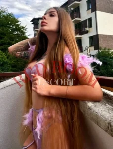 Эскортница Ника - грудь 3, рост 168 см, вес 57 кг, цвет волос Шатенки