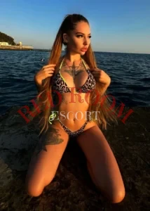 Эскортница Ника - грудь 3, рост 168 см, вес 57 кг, цвет волос Шатенки