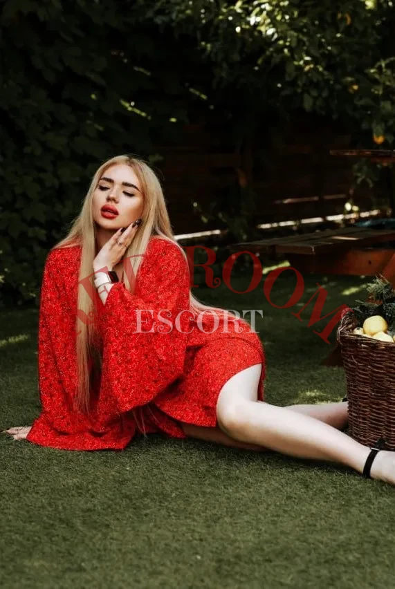 Эскортница Инесса - грудь 2, рост 166 см, вес 50 кг, цвет волос Шатенки