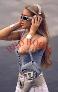Эскортница Вилена - грудь 2, рост 163 см, вес 52 кг, цвет волос Блондинки