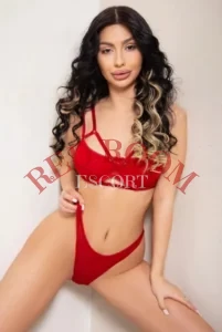 Эскортница Регина - грудь 2, рост 170 см, вес 50 кг, цвет волос Шатенки