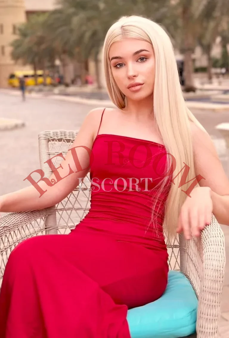 Эскортница Клэр - грудь 2, рост 162 см, вес 48 кг, цвет волос Блондинки