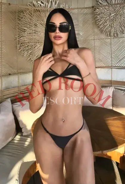 Эскортница Клоэ - грудь 2, рост 171 см, вес 56 кг, цвет волос Блондинки