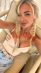 Эскортница Алиса - грудь 3, рост 162 см, вес 48 кг, цвет волос Блондинки