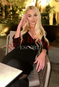 Эскортница Алиса - грудь 3, рост 162 см, вес 48 кг, цвет волос Блондинки