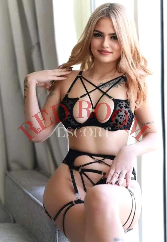 Эскортница Виола - грудь 3, рост 170 см, вес 55 кг, цвет волос Блондинки