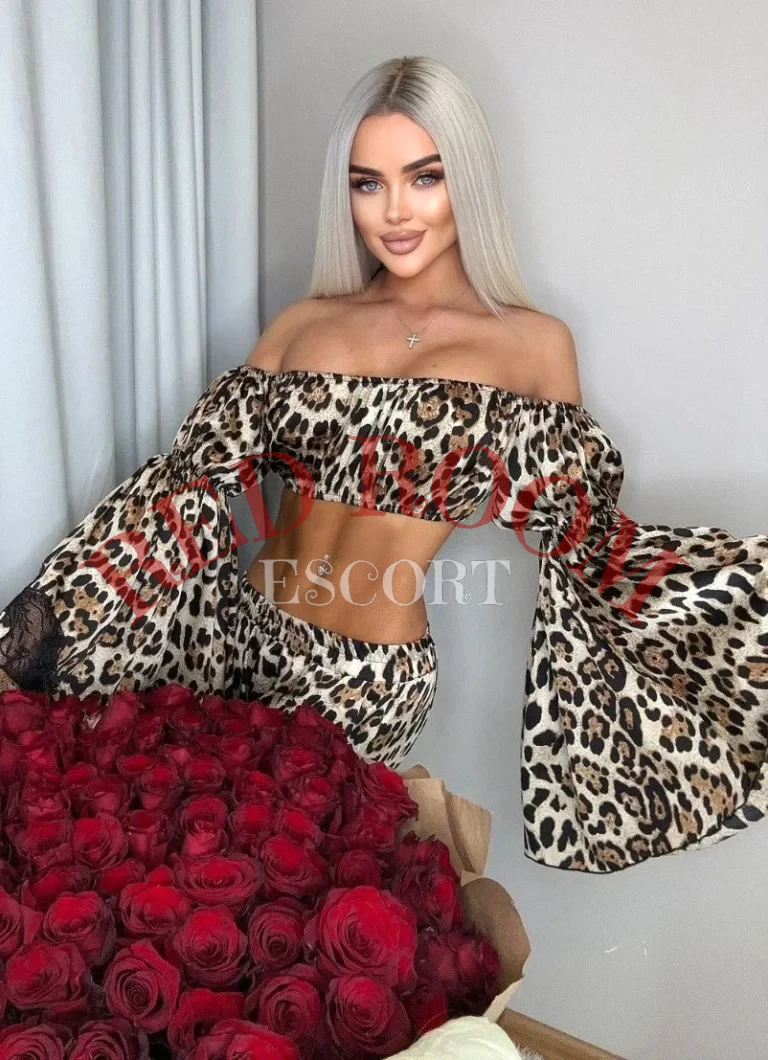 Эскортница Лиана - грудь 3, рост 175 см, вес 52 кг, цвет волос Блондинки