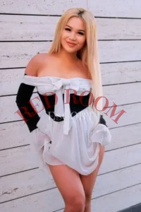 Эскортница Викки - грудь 3, рост 160 см, вес 53 кг, цвет волос Блондинки