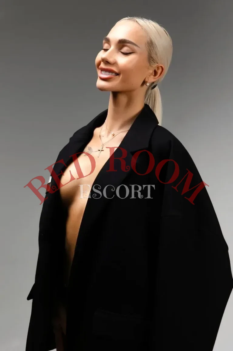 Эскортница Алиса - грудь 3, рост 169 см, вес 47 кг, цвет волос Блондинки