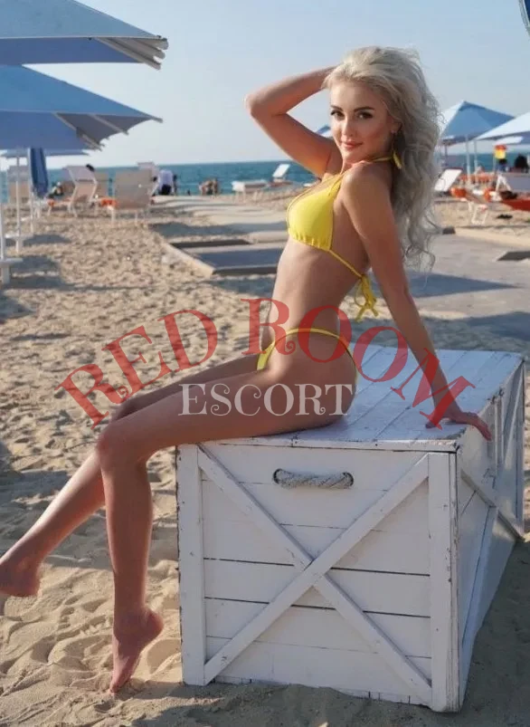 Эскортница Апрель - грудь 1, рост 170 см, вес 50 кг, цвет волос Блондинки