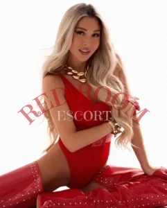 Эскортница Эвелина - грудь 3, рост 165 см, вес 48 кг, цвет волос Блондинки
