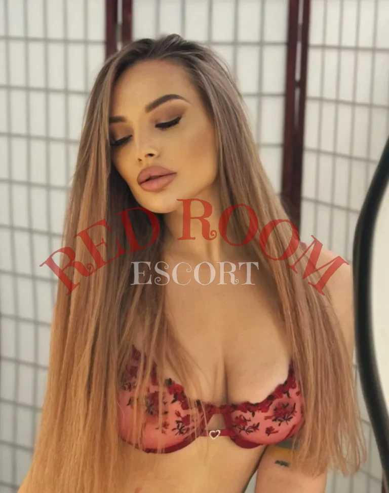 Эскортница Stasy - грудь 3, рост 175 см, вес 63 кг, цвет волос Блондинки