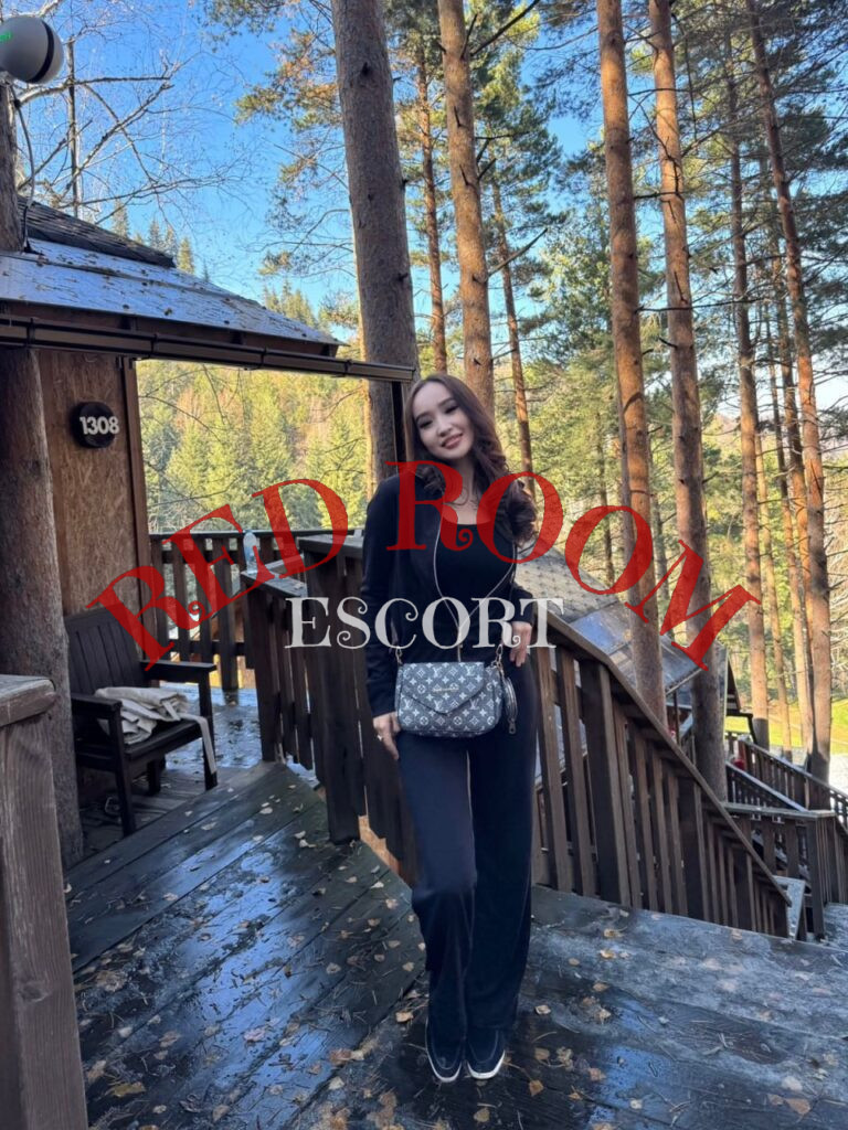 Эскортница Дина - грудь 2, рост 165 см, вес 54 кг, цвет волос Шатенки, этничность Азиатская